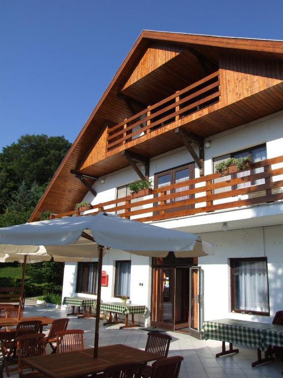 Vadregeny Panzio Bed and Breakfast Esztergom Esterno foto